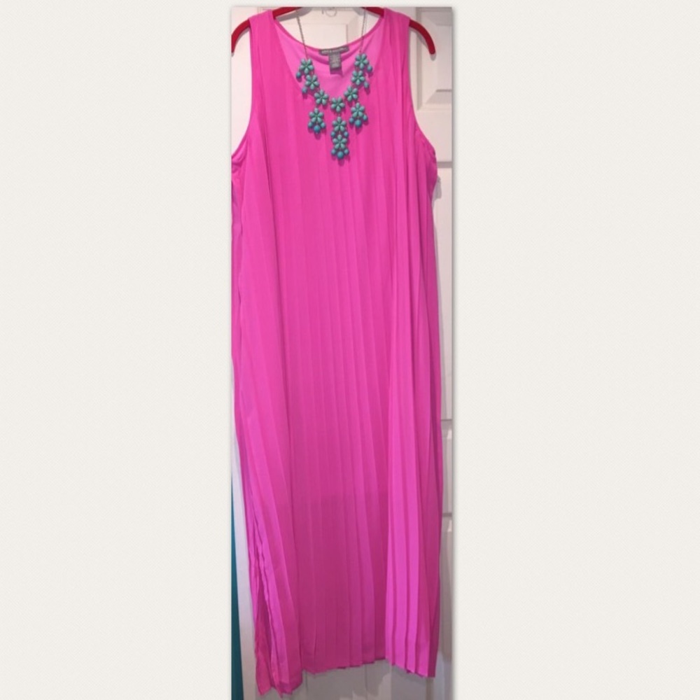 Maxi Dress 💞 - Picture 3 of 7